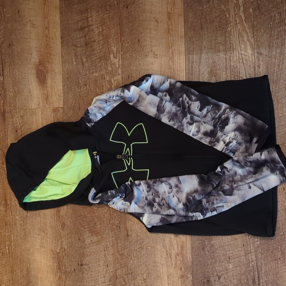 Boys Under Armour zip up hoodie